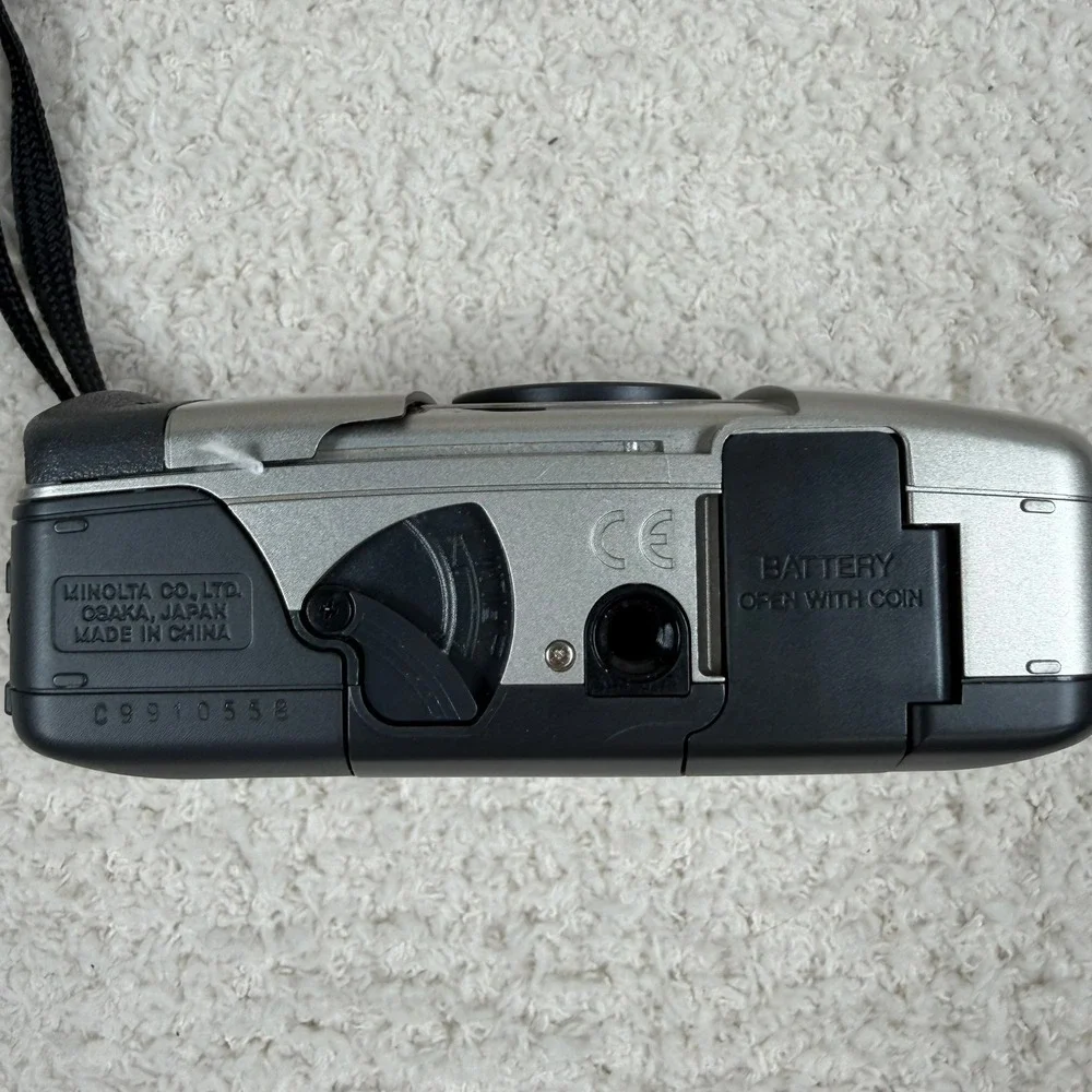 Minolta Vectis 200‎ IX DATE Silver 35mm Film Camera with Case TESTED